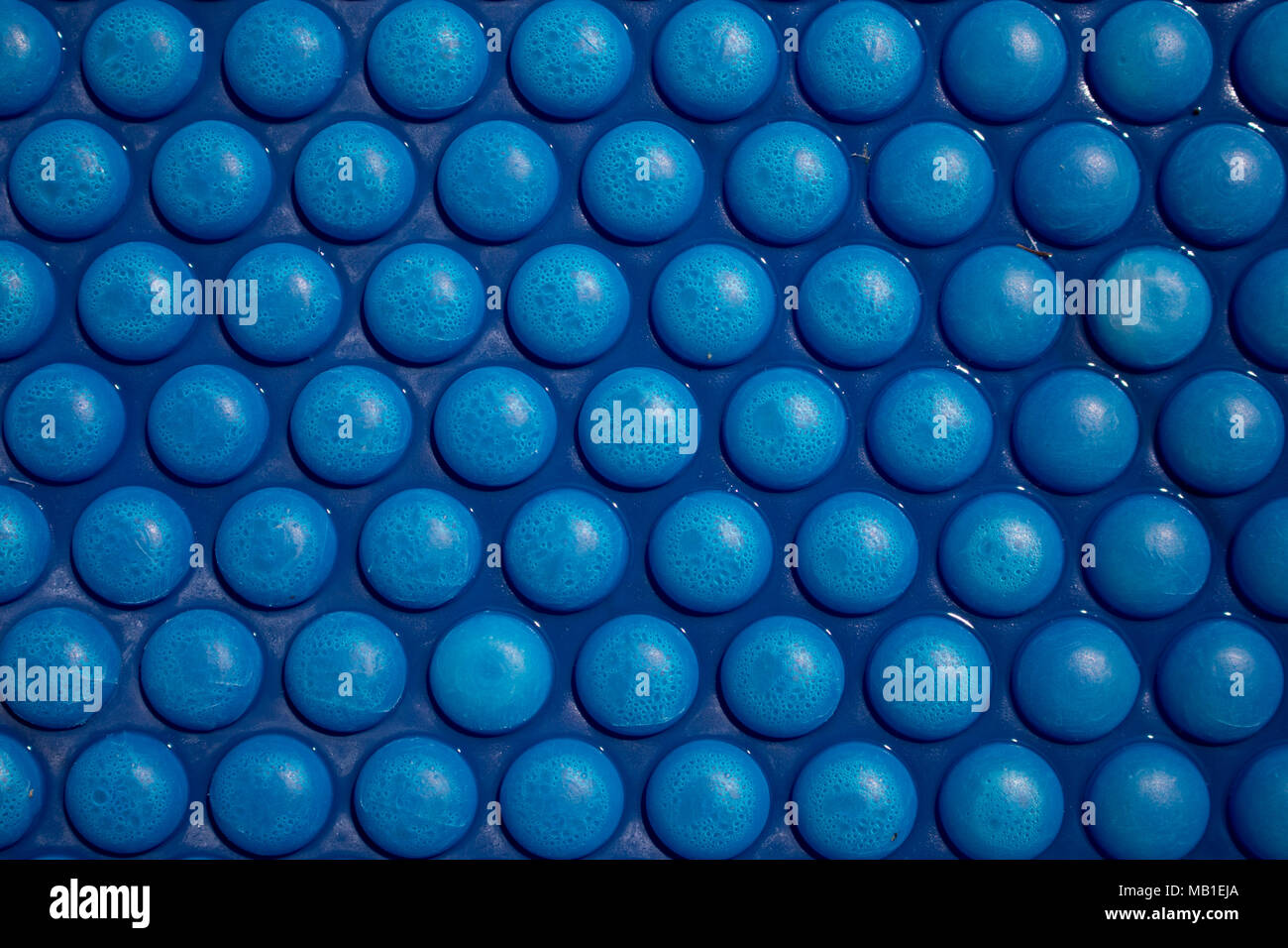 Blu per la copertura per piscina Foto Stock