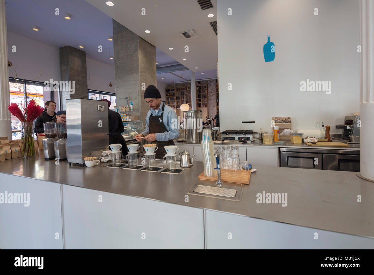 Bottiglia blu coffee shop, Bradbury Building, il centro cittadino di Los Angeles in California Foto Stock