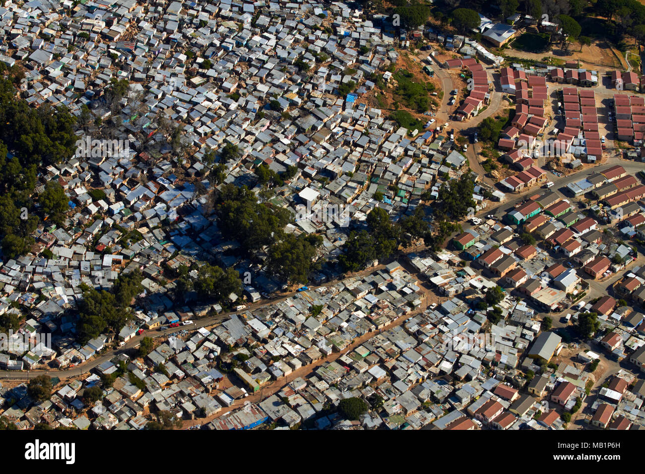 Imizamo Yethu township, Hout Bay, Città del Capo, Sud Africa - aerial Foto Stock