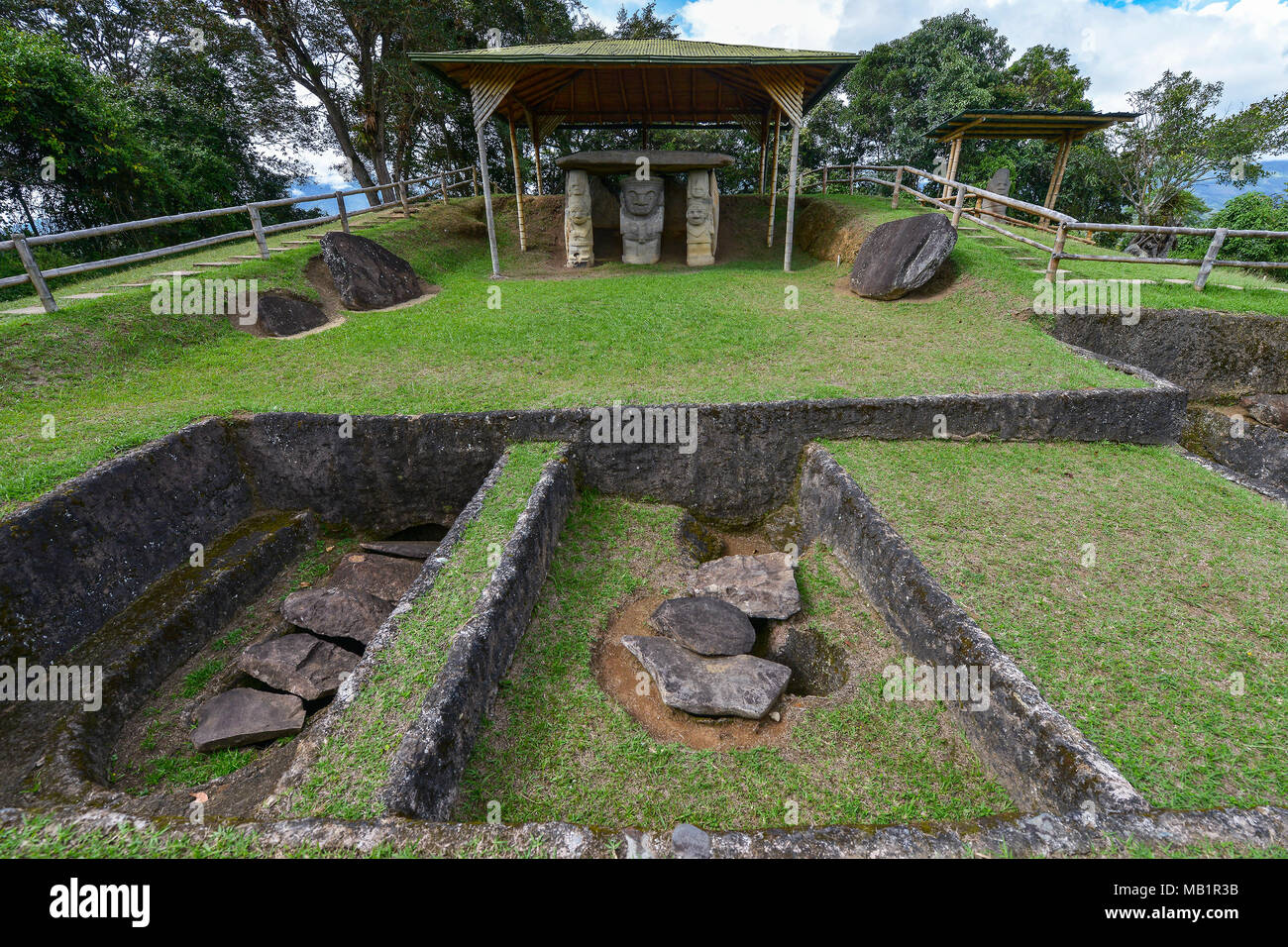 Antica pre-colombiano statue di San Agustin, la Colombia. Parco Archeologico, a 1800 metri di altitudine presso la sorgente del fiume Magdalena. Foto Stock