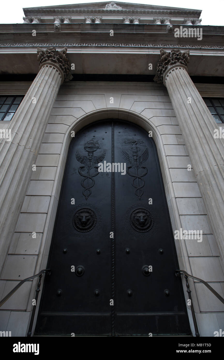 Banca d'Inghilterra porte, Threadneedle Street, l'anti-terrorismo di porte realizzate in Galles da società di ingegneria cyrus-RW gruppo e porte di Rhino, City of London Foto Stock