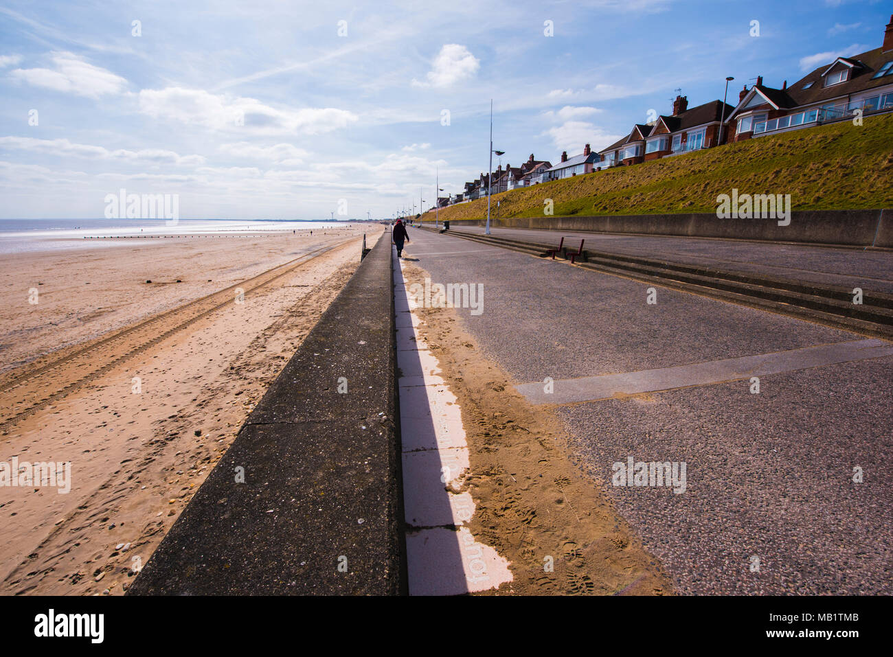 Passeggiata al Belvedere Beach, a Bridlington, nell'East Riding, nello Yorkshire, Inghilterra, Regno Unito. Foto Stock