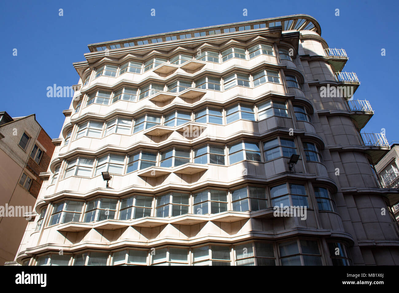 Grosvenor House costruito nel 1953 si trova in New Street, Birmingham, Regno Unito. Un edificio a zig zag in stile art deco per formare. Foto Stock