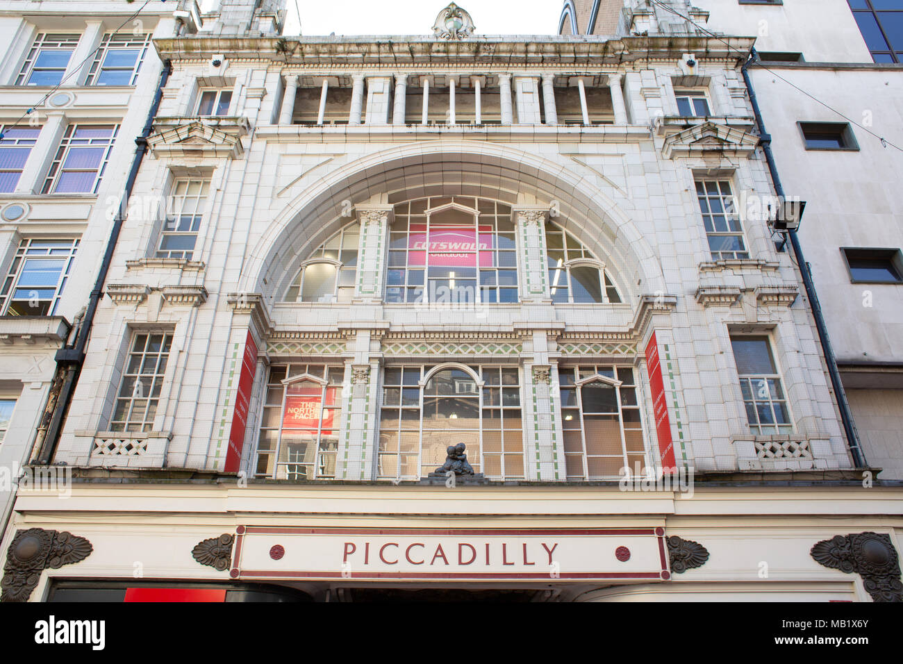 La facciata di Piccadilly arcade su New Street, Birmingham, Regno Unito Foto Stock