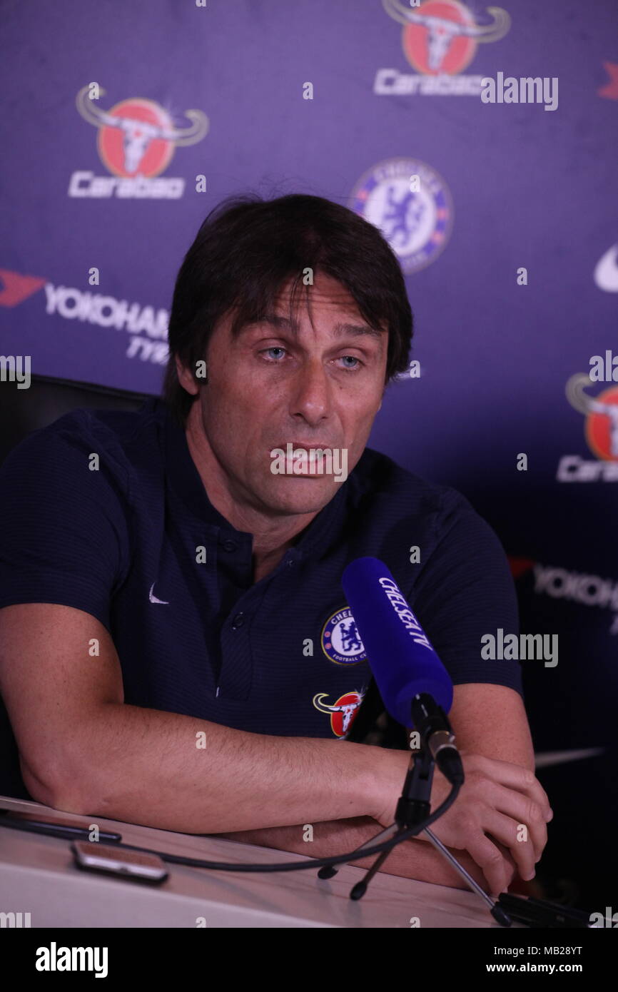 Cobham, Surrey, Regno Unito 6 apr, 2018 Antonio Conte, il Chelsea Football Club Manager, discute il suo team prospettive in Premier League contro il West Ham United FC., domenica. Credito: Motofoto/Alamy Live News Foto Stock