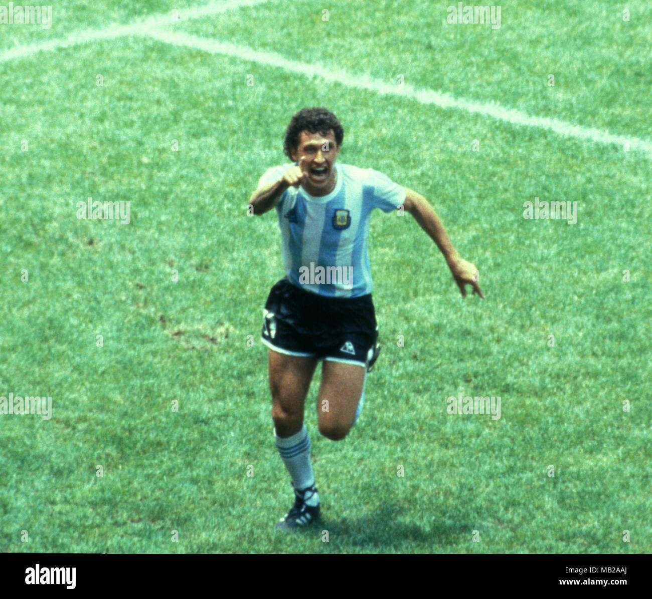 Coppa del Mondo FIFA - Messico 1986 29.6.1986, Estadio Azteca, Messico, D.F. Argentina finale v Germania Ovest. Jorge Valdano festeggia dopo aver segnato il secondo per l'Argentina. Foto Stock