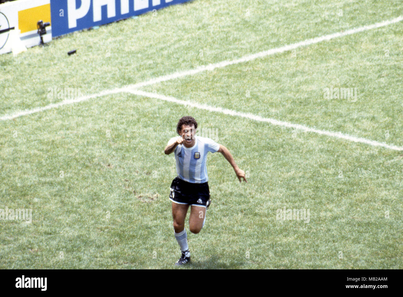 Coppa del Mondo FIFA - Messico 1986 29.6.1986, Estadio Azteca, Messico, D.F. Argentina finale v Germania Ovest. Jorge Valdano festeggia dopo aver segnato il secondo per l'Argentina. Foto Stock