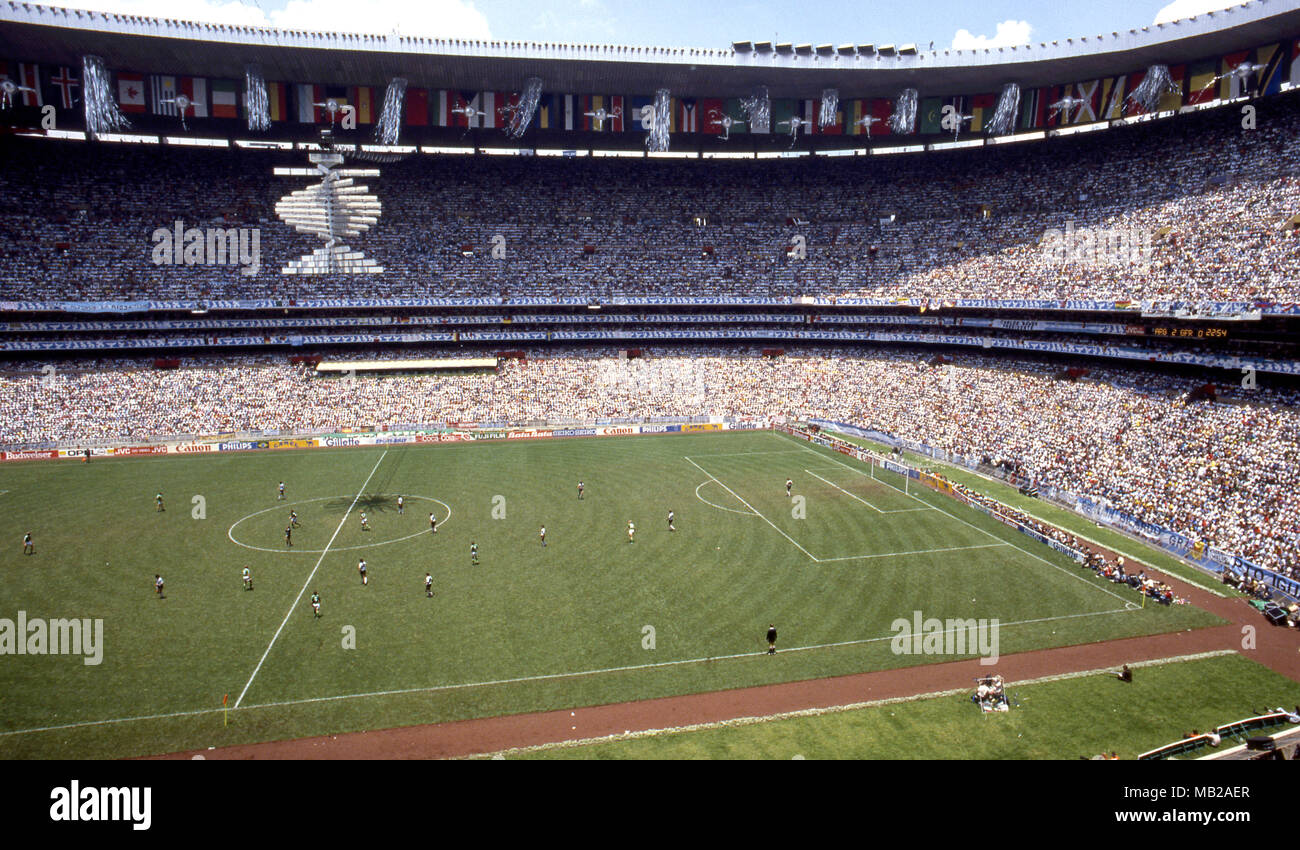 Coppa del Mondo FIFA - Messico 1986 29.6.1986, Estadio Azteca, Messico,  D.F. Argentina finale v Germania Ovest. Stadio Azteca durante la finale  Foto stock - Alamy