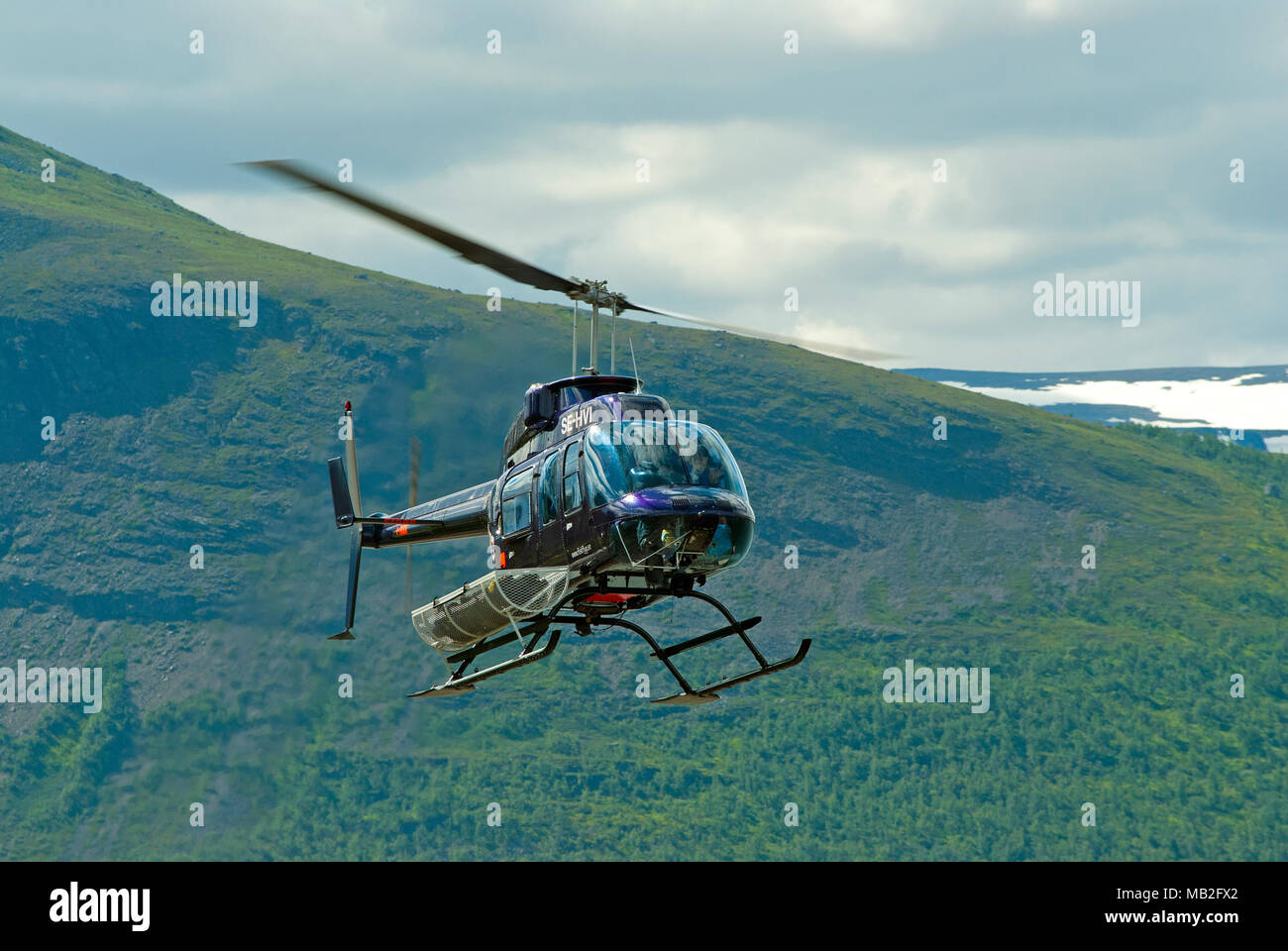 Elicottero in volo, Stora Sjofallet National Park, Norrbotten County, Svezia Foto Stock