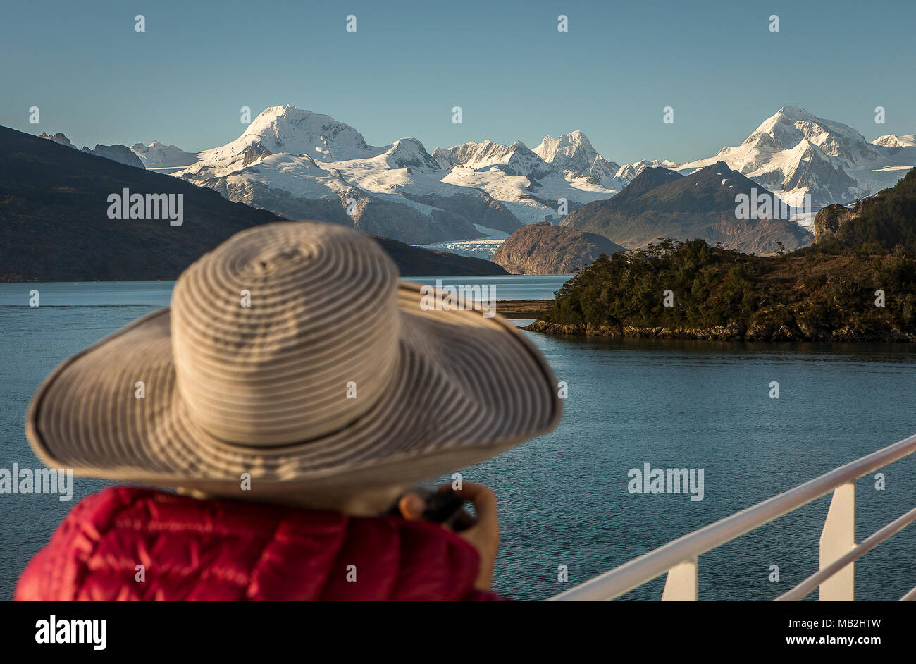 Cordillera Darwin da Ventus nave da crociera, Ainsworth Bay, Parque Nacional Alberto De Agostini parco nazionale Tierra del Fuego, Patagonia, Cile Foto Stock