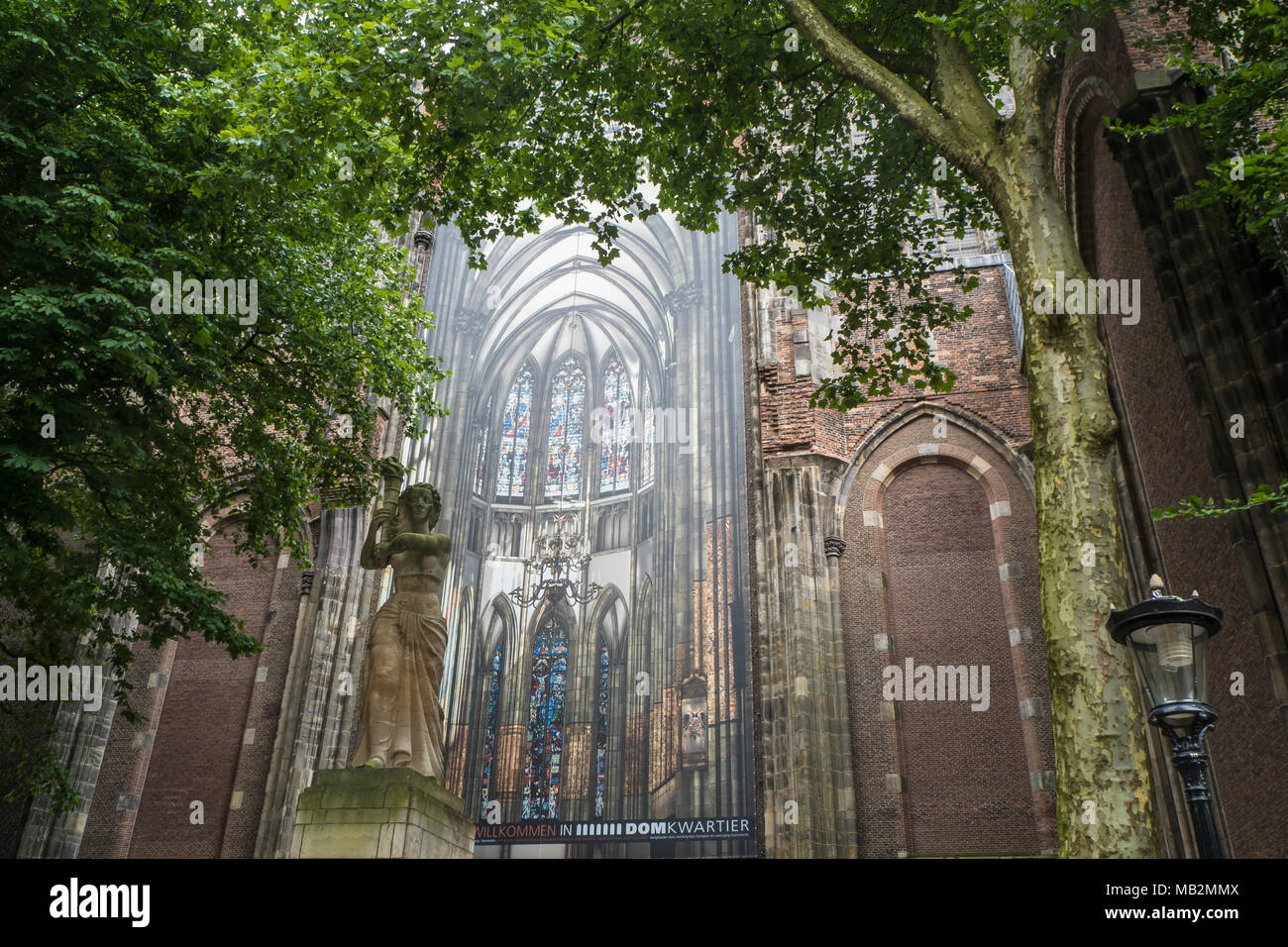 Utrecht, Paesi Bassi - 13 agosto 2016: Immagine al di fuori della Chiesa del Duomo che mostra la parte interna come se guardando dalla navata in coro. Nel 1674 la na Foto Stock