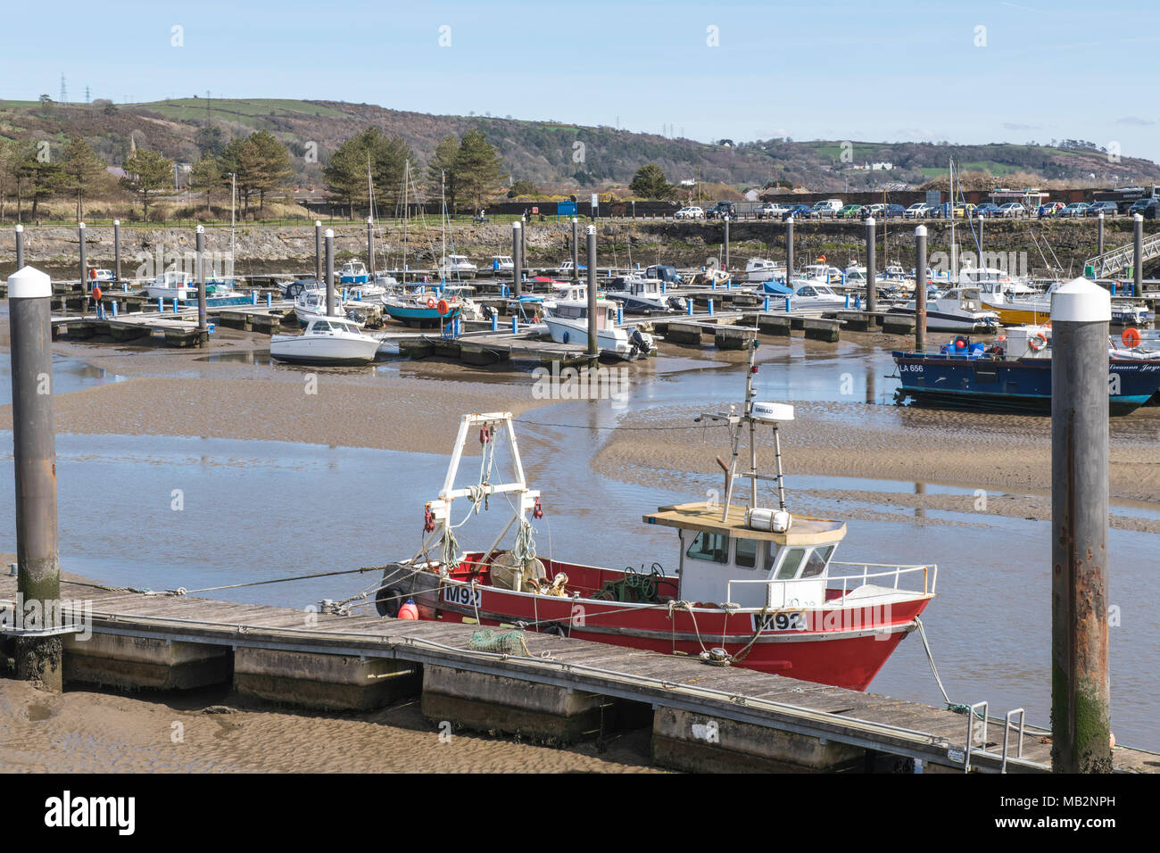 Burry Port Marina a bassa marea, Carmarthenshire, Galles del Sud Foto Stock