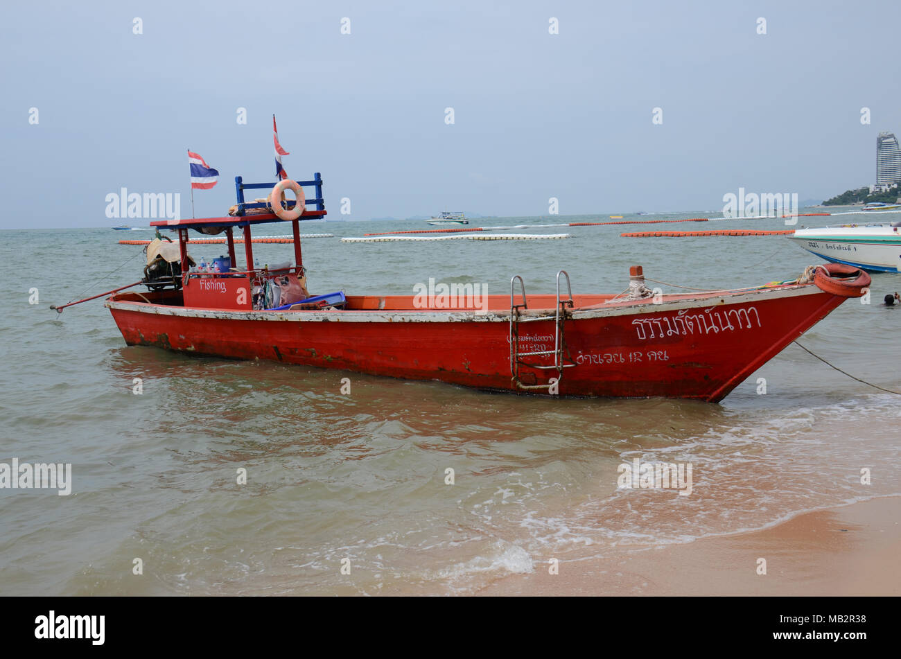 La preparazione per la prossima spedizione di pesca qui sulla spiaggia di Pattaya, Thailandia Foto Stock