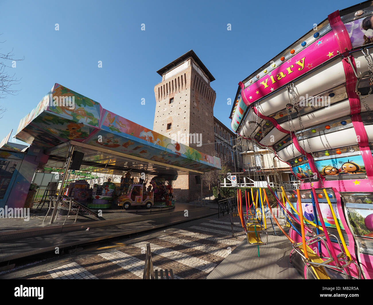 SETTIMO TORINESE, Italia - circa Febbraio 2018: giostre presso il parco di divertimenti (chiamato Luna Park in italiano) Foto Stock