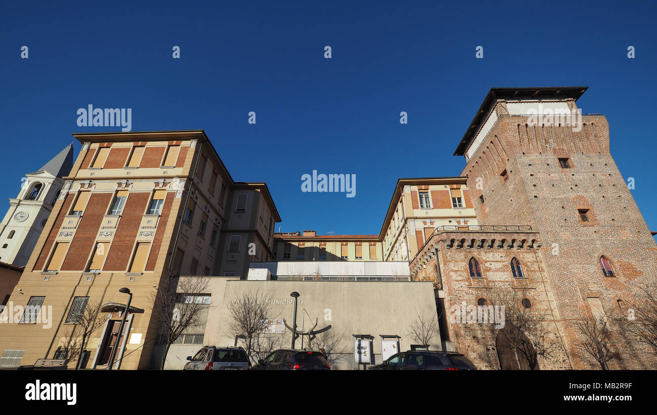 SETTIMO TORINESE, Italia - circa gennaio 2018: Municipio e Torre medievale Foto Stock