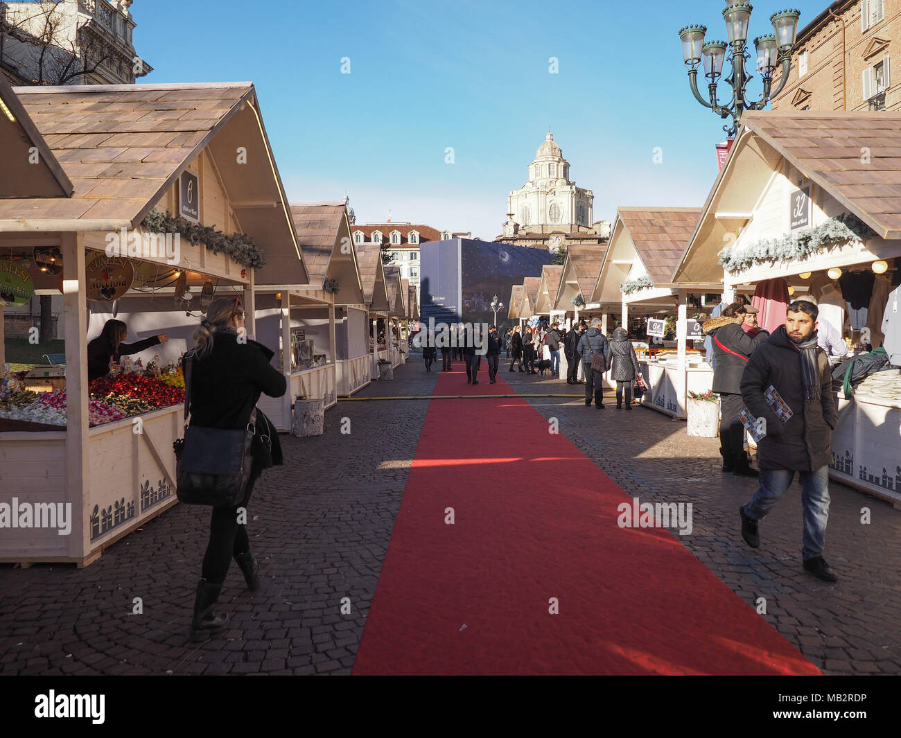 Torino, Italia - circa gennaio 2018: Mercatino di Natale in Piazza Castello Foto Stock