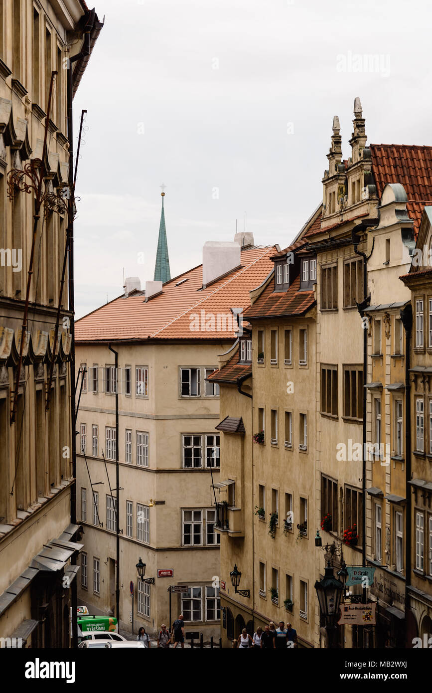 Praga, Repubblica Ceca - 19 agosto 2017: Cityscape di vecchi edifici in Mala Strana di Praga. Foto Stock