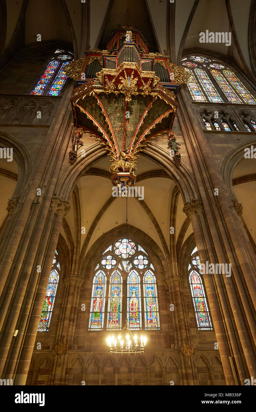 Organ, gotico swallow nest organo nella navata centrale, la cattedrale di Strasburgo, Strasburgo, Alsazia, Francia Foto Stock