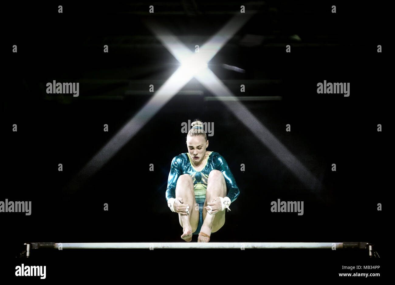 Australia Emily Whitehead per le barre irregolari a Coomera centro sportivo coperto durante il giorno due del 2018 Giochi del Commonwealth in Gold Coast, Australia. Foto Stock