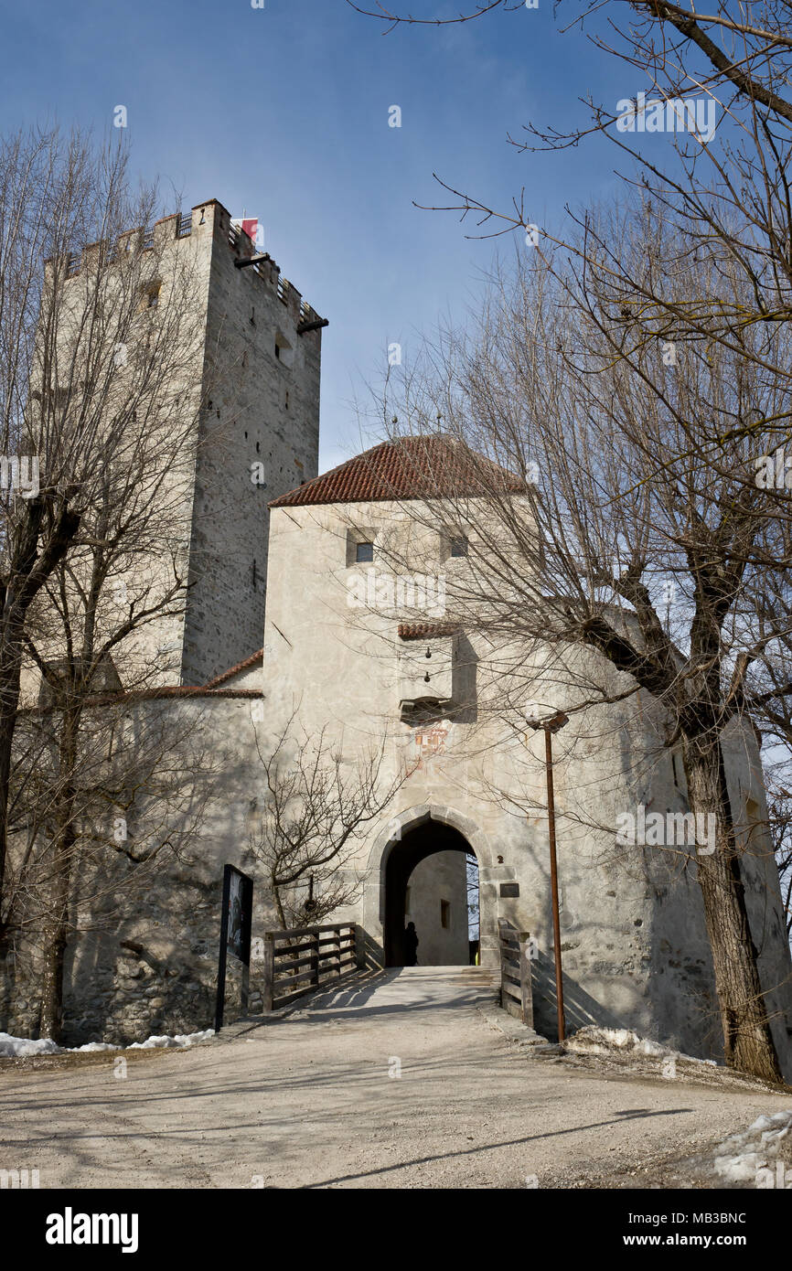 Il vecchio castello di Brunico, Italia Foto Stock