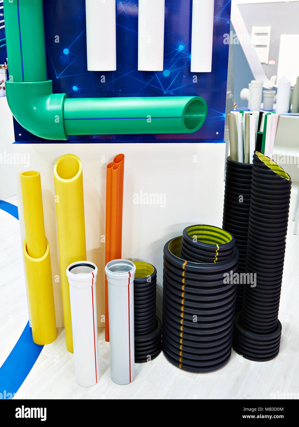 Colore di tubi in plastica per acqua industriale e alimentazione di rete riscaldante Foto Stock