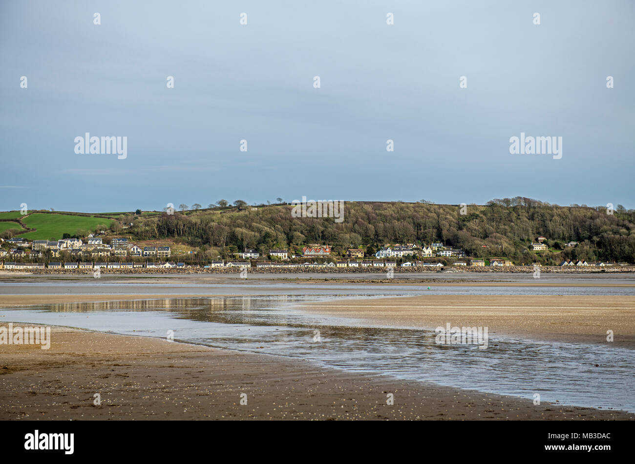 Ferryside sul lato est del fiume Tywi estuario in Carmarthenshire Foto Stock