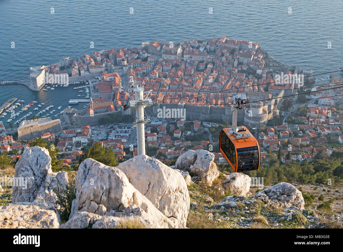 Vista panoramica della città vecchia, funivia, Dubrovnik, Croazia Foto Stock