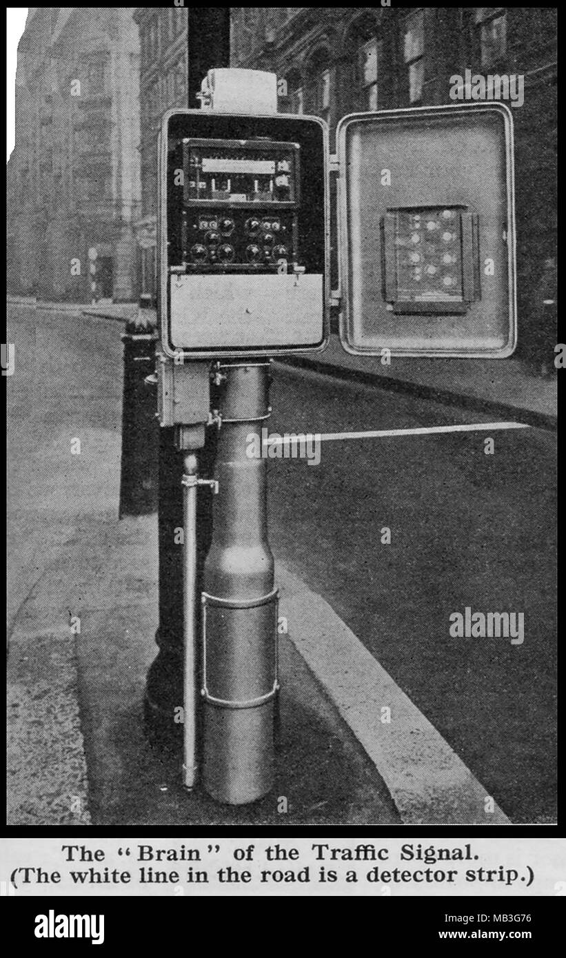 Un 1930 foto stampata che mostra il funzionamento interno di un semaforo per il Regno Unito Foto Stock