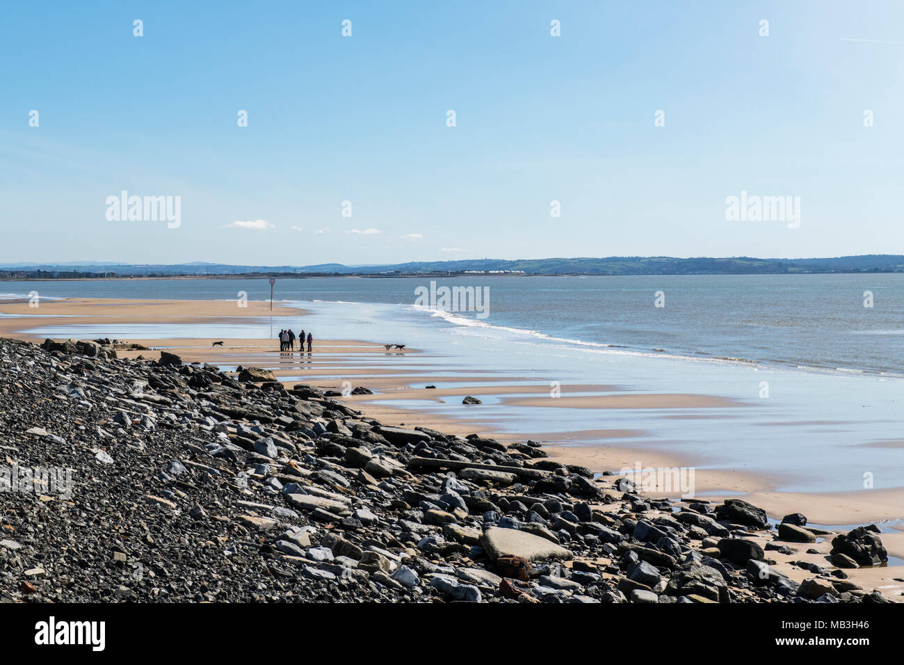 Burry Porto Spiaggia a Est guardando indietro verso Llanelli Galles del Sud Foto Stock