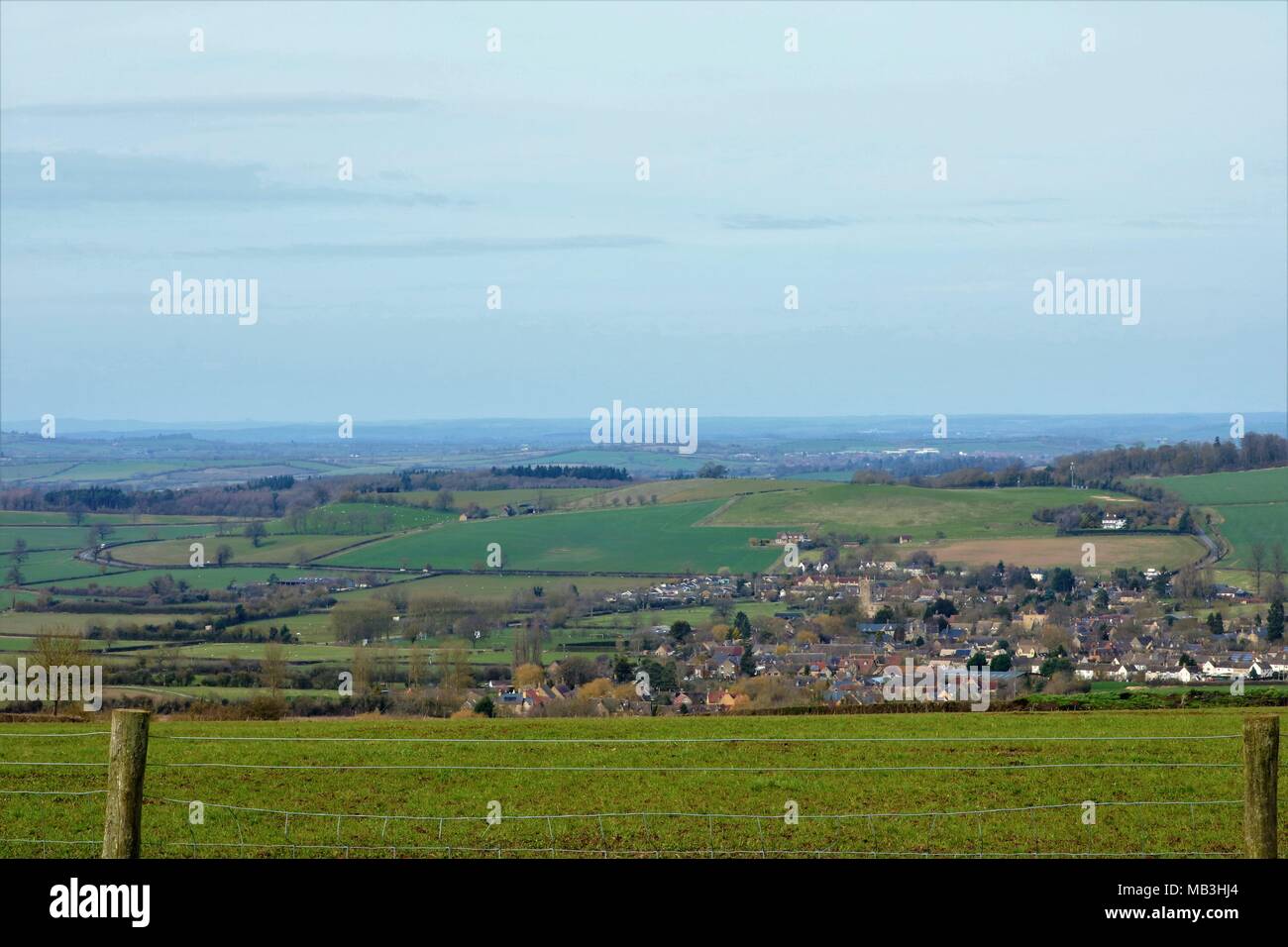 Bellissima vista del paesaggio di Oxfordshire / Warwickshire, Regno Unito campagna all'inizio della primavera Foto Stock