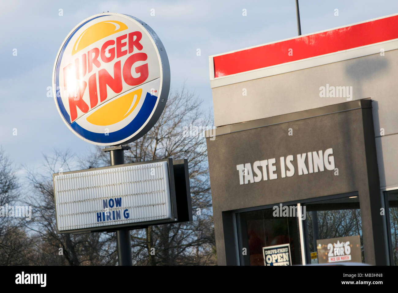 Un Burger King e un ristorante fast food location di Hagerstown, Maryland il 5 aprile 2018. Foto Stock