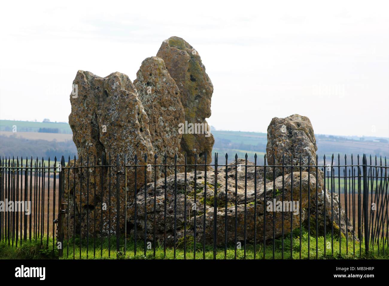 Rollright Stones, Whispering Cavalieri a Cotswold Hill, Oxfordshire / confine Warwickshire, Regno Unito Foto Stock