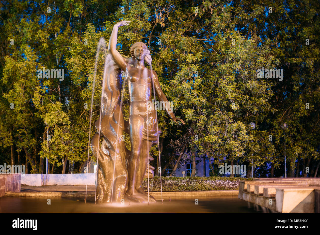 Vitebsk, Bielorussia. Fontana a cascata, con tre figure che simboleggiano la fusione di tre fiumi di Vitebsk: Western Dvina, Vitba e Luchesa. Chiamato anche tre Foto Stock