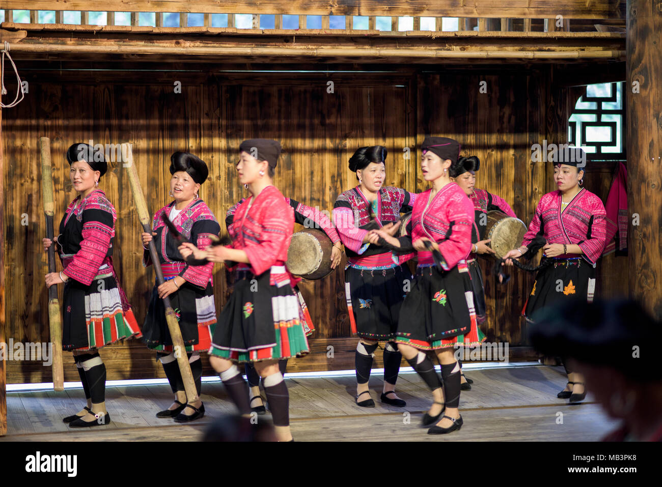 Le donne di Haungluo, capelli lunghi Village nella provincia di Shaanxi Foto Stock