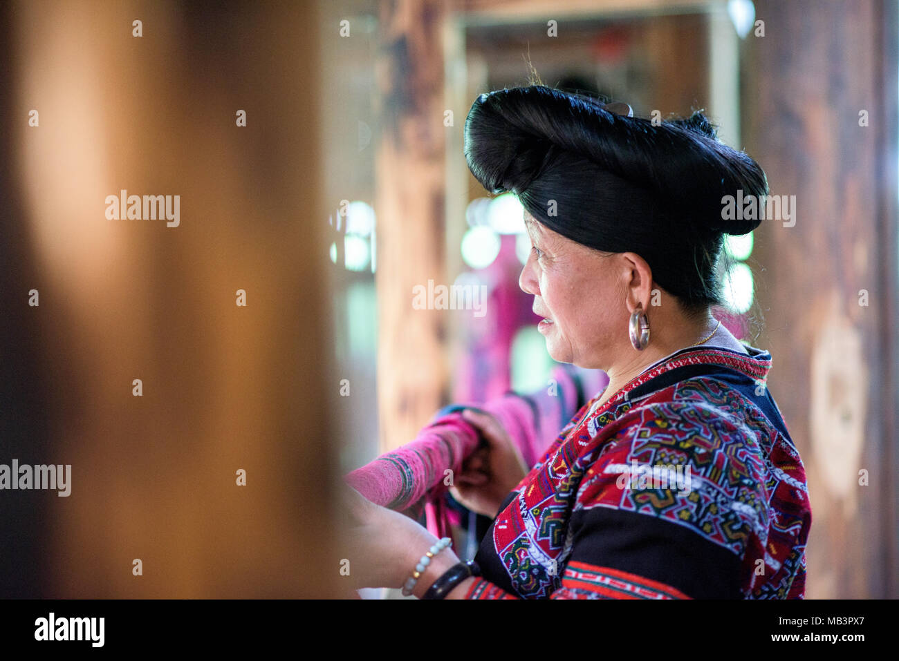 Le donne di Haungluo, capelli lunghi Village nella provincia di Shaanxi Foto Stock