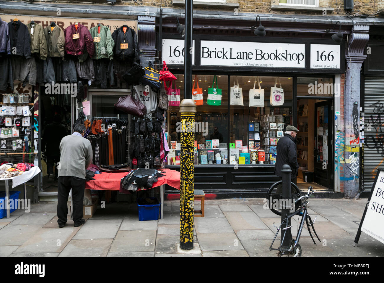 Brick Lane domenica mercato, Brick Lane, Shoreditch, Londra. Foto Stock