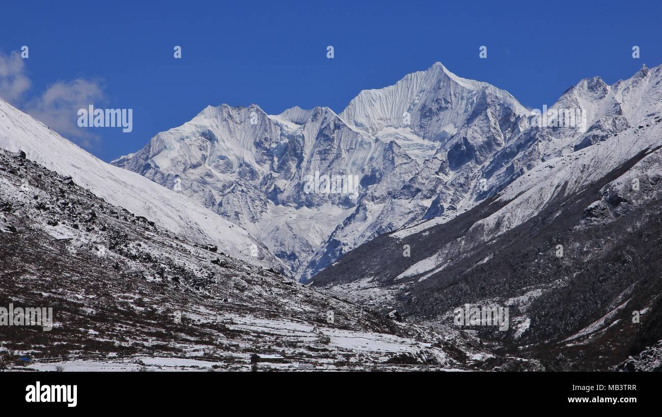 Gangchenpo, alta montagna visto dalla valle di Langtang, Nepal. Foto Stock