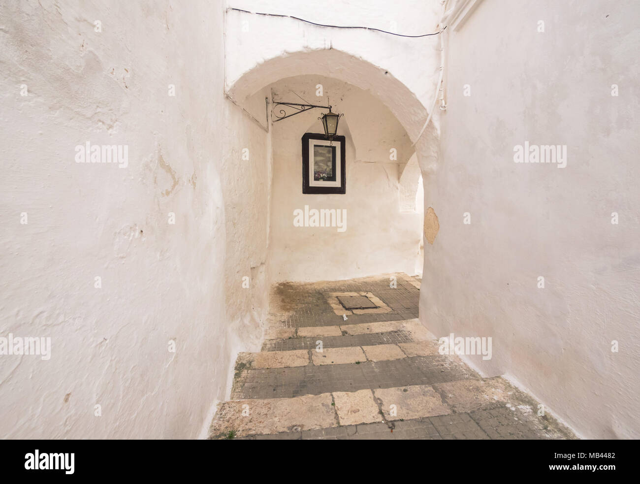 Ostuni (Puglia, Italia) - La splendida città bianca in provincia di Brindisi, puglia, Italia meridionale, con il vecchio centro storico sulla collina Foto Stock
