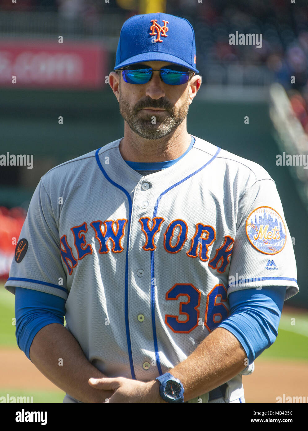 Washington, Distretto di Columbia, Stati Uniti d'America. 5 apr, 2018. New York Mets manager Mickey Callaway (36) è introdotta prima della partita contro i cittadini di Washington a cittadini Parco di Washington, DC il giovedì, 5 Aprile 2018.Credit: Ron Sachs/CNP. Credito: Ron Sachs/CNP/ZUMA filo/Alamy Live News Foto Stock