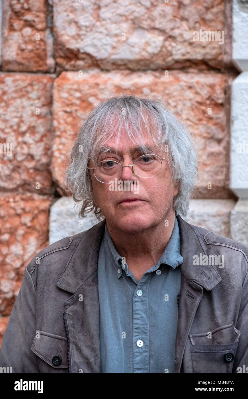 Venezia, Italia. 6 Aprile, 2018. Lo scrittore norvegese Dag Solstad assiste un photocall durante incroci di Civiltˆ letteratura internazionale Festival il 6 aprile, 2018 a Venezia, Italia.© Stefano Mazzola/risveglio/Alamy Live News Foto Stock