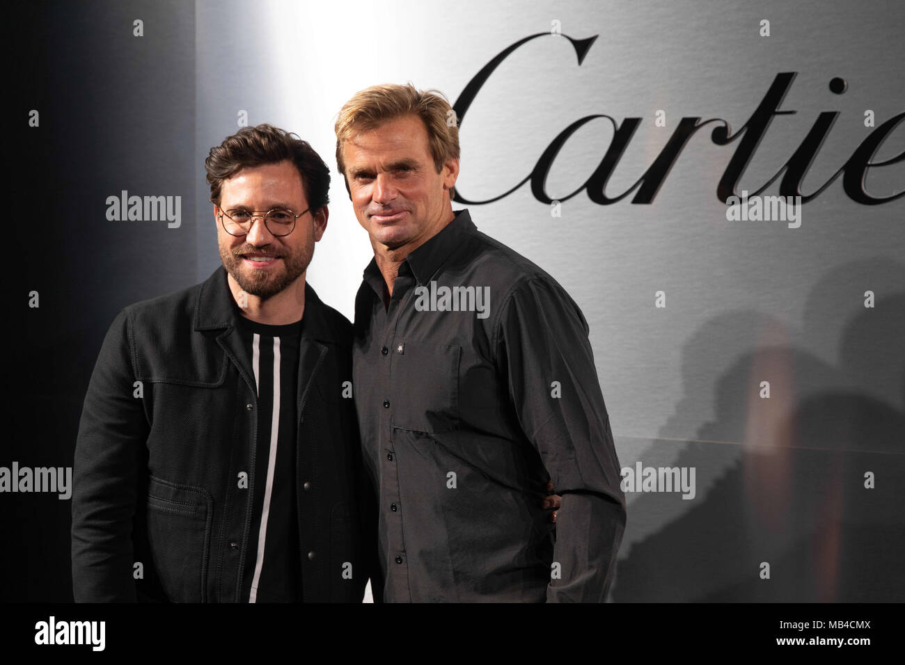 San Francisco, California, Stati Uniti d'America. 5 apr, 2018. Attore Edgar Ramirez e surfista Laird Hamilton frequentare il Cartier festa per il lancio del Santos de Cartier Watch lancio al Pier 48 il 5 aprile 2018 a San Francisco, California Credit: Greg Chow/ZUMA filo/Alamy Live News Foto Stock