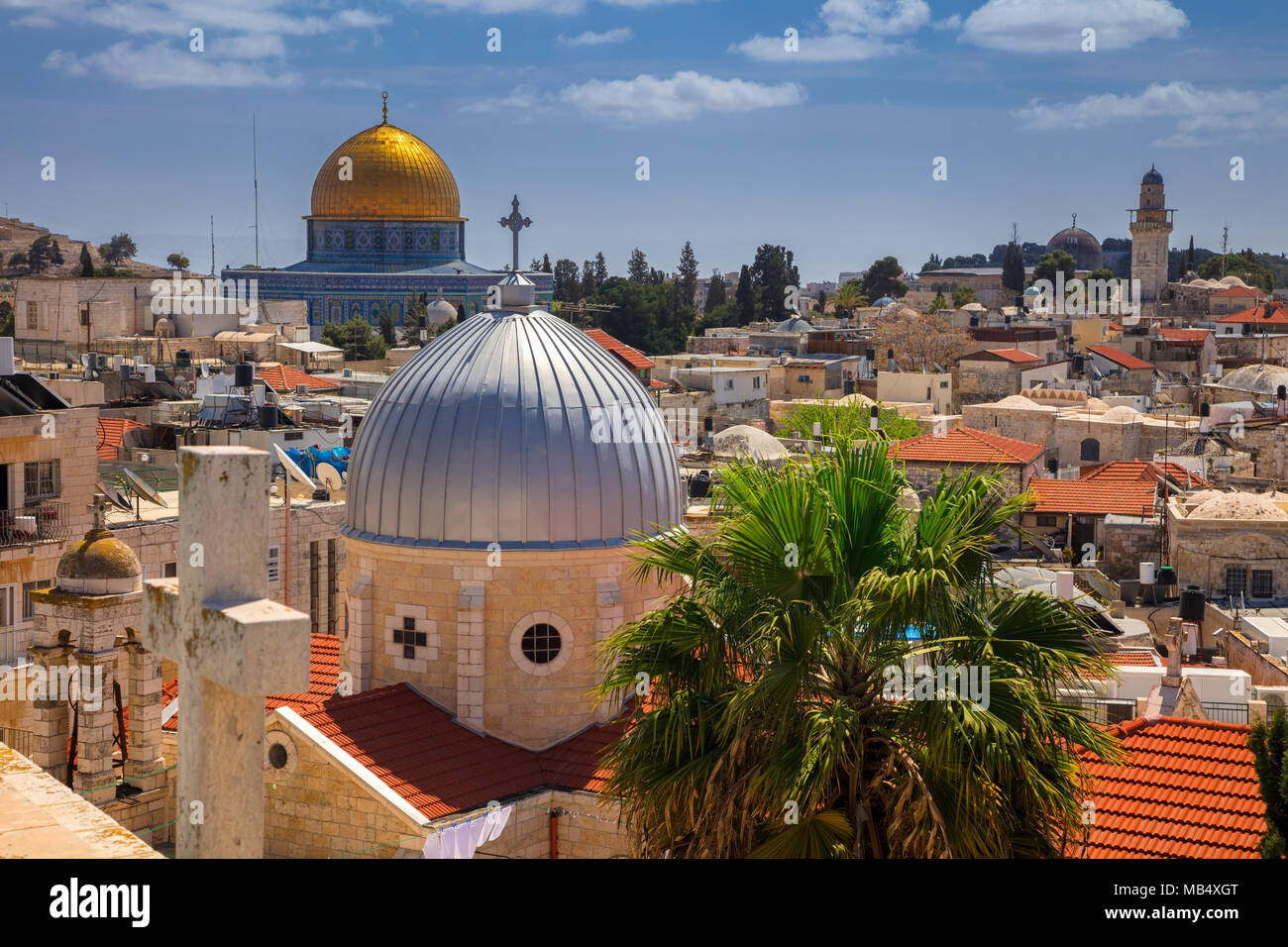 Gerusalemme. Immagine di panorama urbano della città vecchia di Gerusalemme, Israele con la Chiesa di Santa Maria di agonia e la Cupola della roccia. Foto Stock