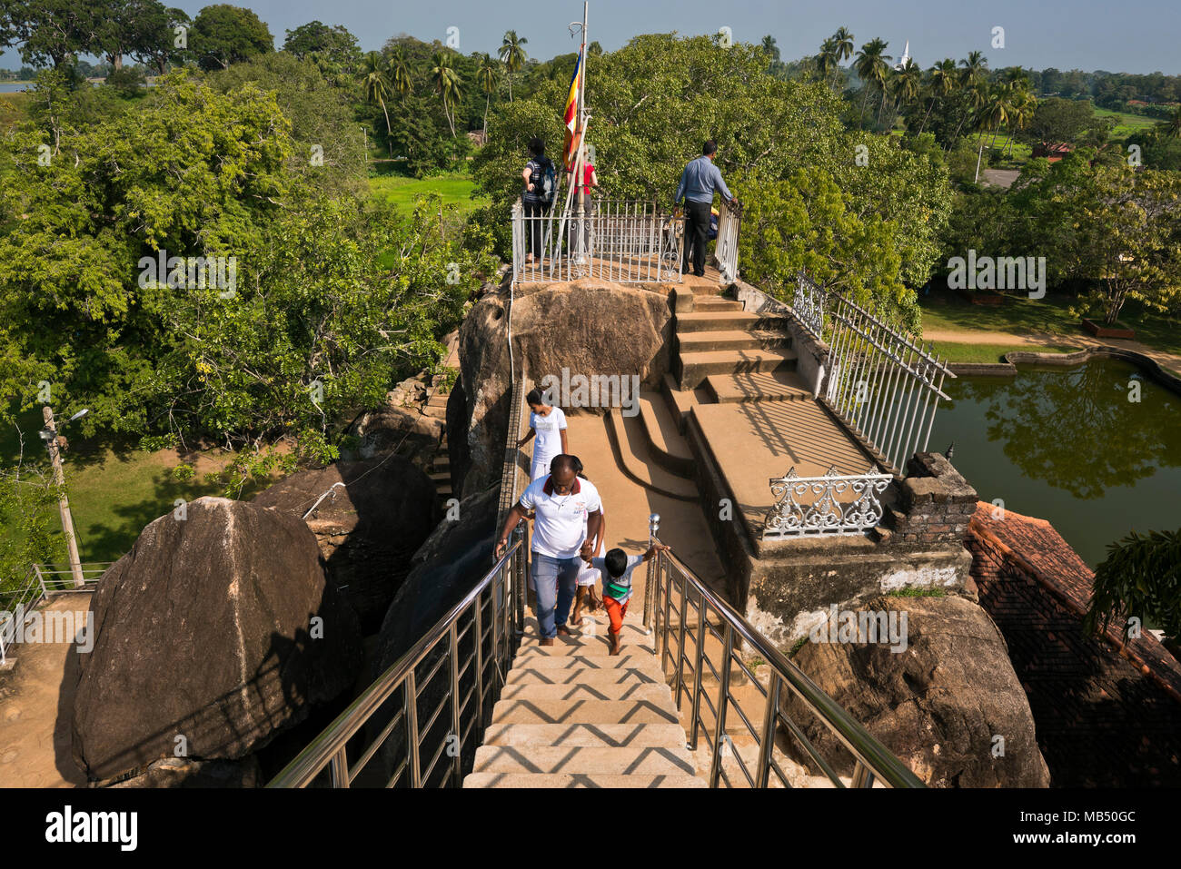 Vista orizzontale dalla parte superiore della roccia Isurumuniya tempio di Anuradhapura. Foto Stock