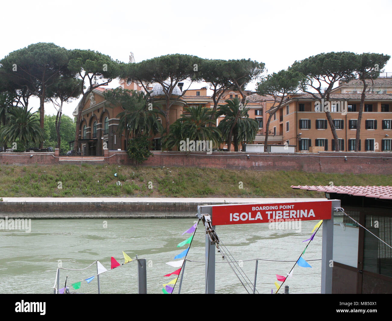 Isola Tiberina punto di imbarco sul fiume Tevere, Roma, Italia Foto Stock