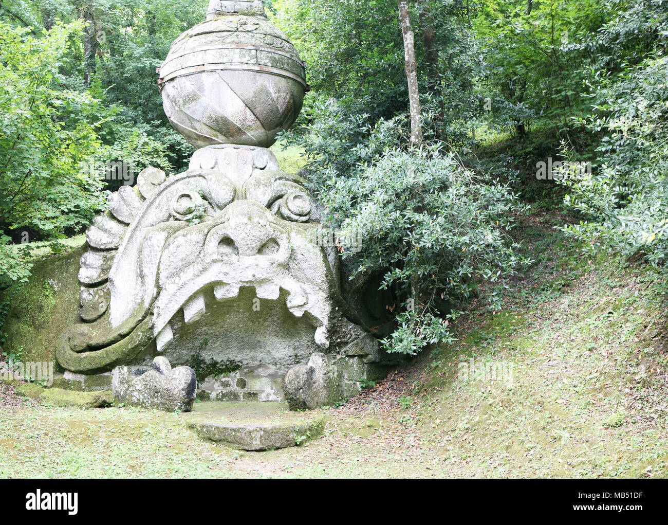 Testa gigantesca statua di Monster Park, Bomarzo, Italia Foto Stock