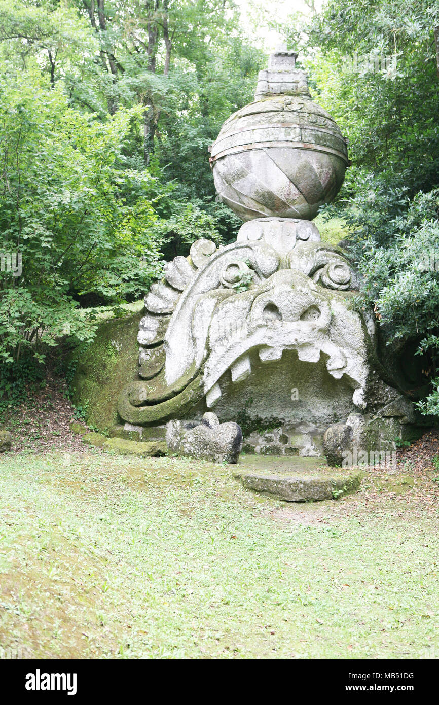 Testa gigantesca statua di Monster Park, Bomarzo, Italia Foto Stock