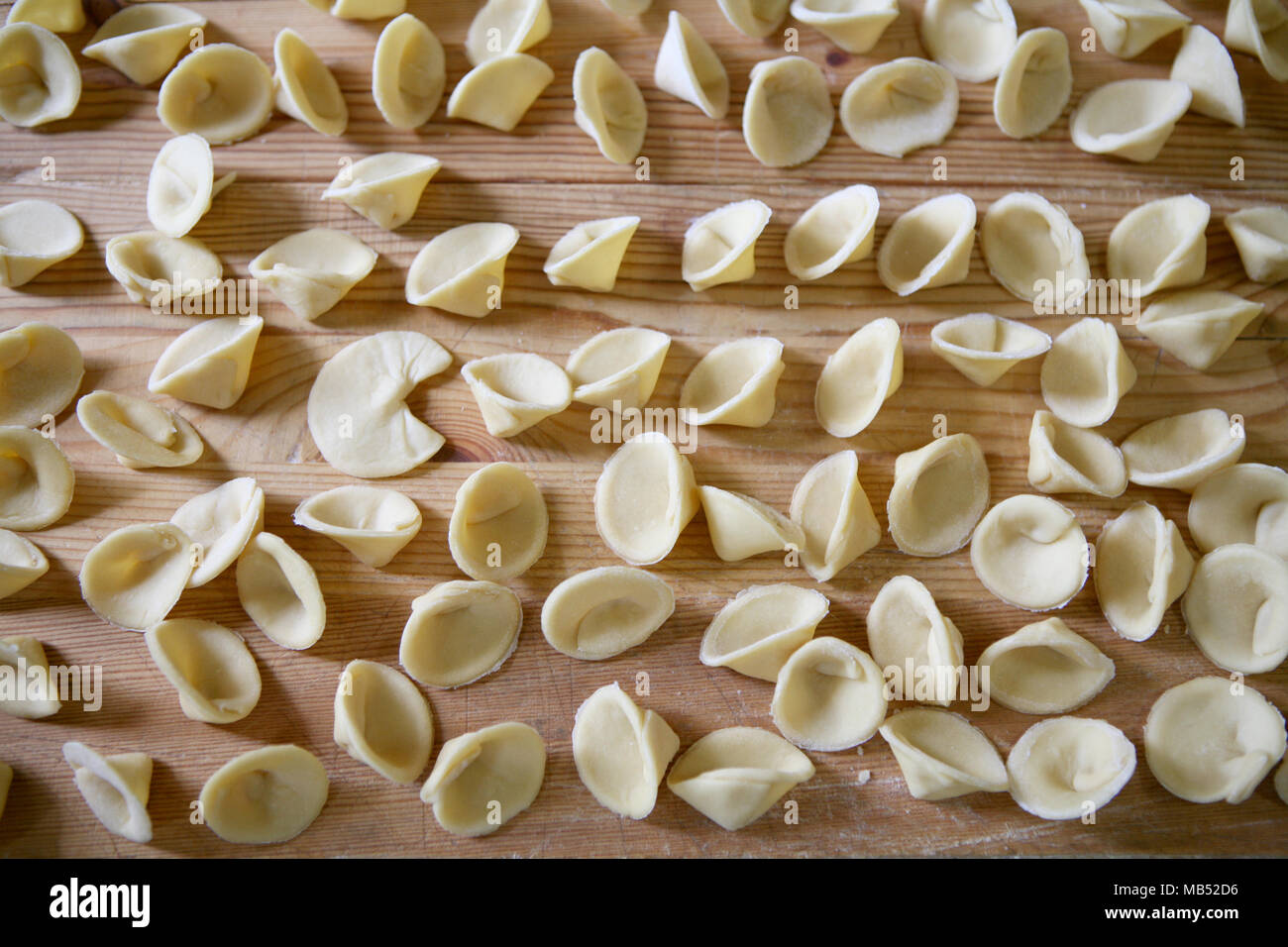 Orecchiette pasta grezza Foto Stock