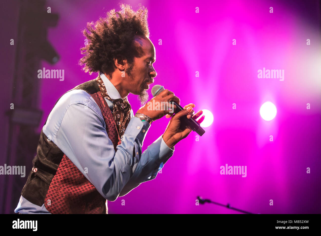 Il cantante e cantautore fantastico Negrito live presso il venticinquesimo Blue Balls Festival di Lucerna, Svizzera Foto Stock