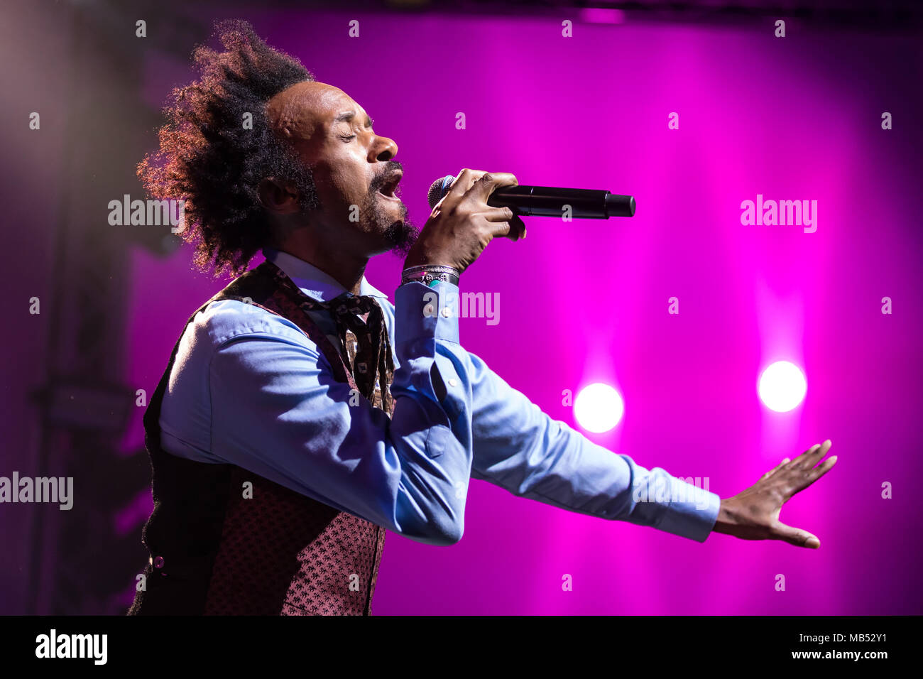 Il cantante e cantautore fantastico Negrito live presso il venticinquesimo Blue Balls Festival di Lucerna, Svizzera Foto Stock