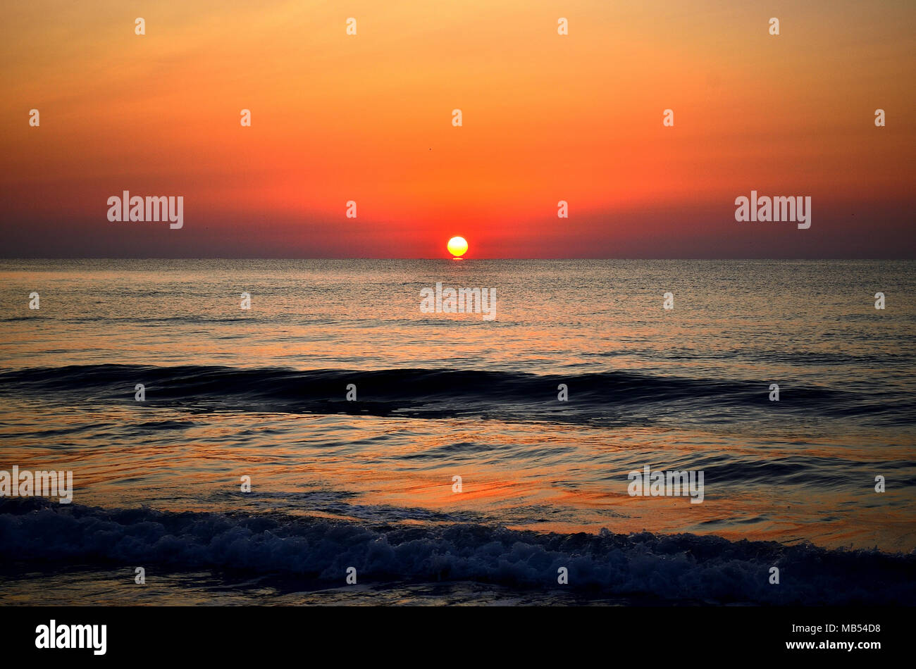 Colorfull tramonto sul mare rumeno Foto Stock